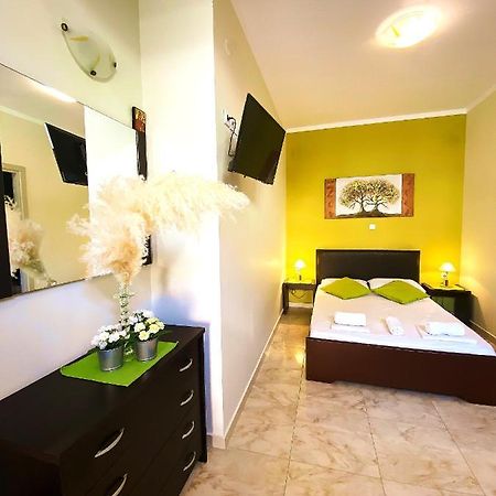 Elia Beach Modern Suites Flogita Exteriér fotografie
