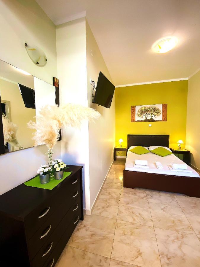 Elia Beach Modern Suites Flogita Exteriér fotografie