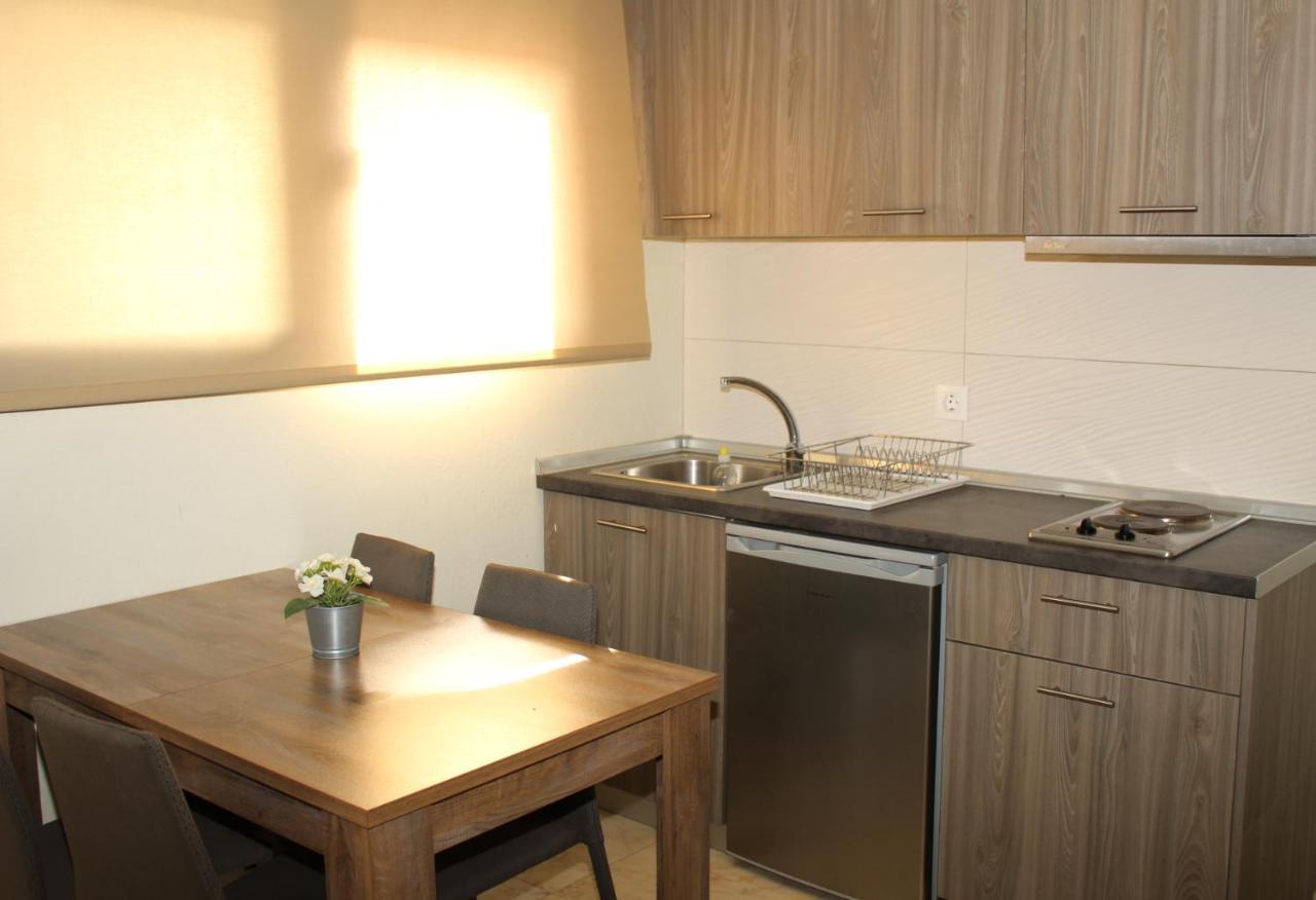 Elia Beach Modern Suites Flogita Exteriér fotografie